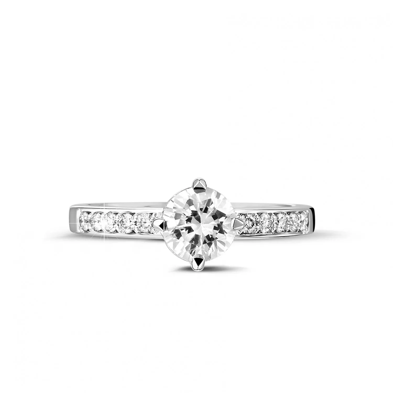 0.70 quilates anillo solitario diamante en platino con diamantes en los lados 