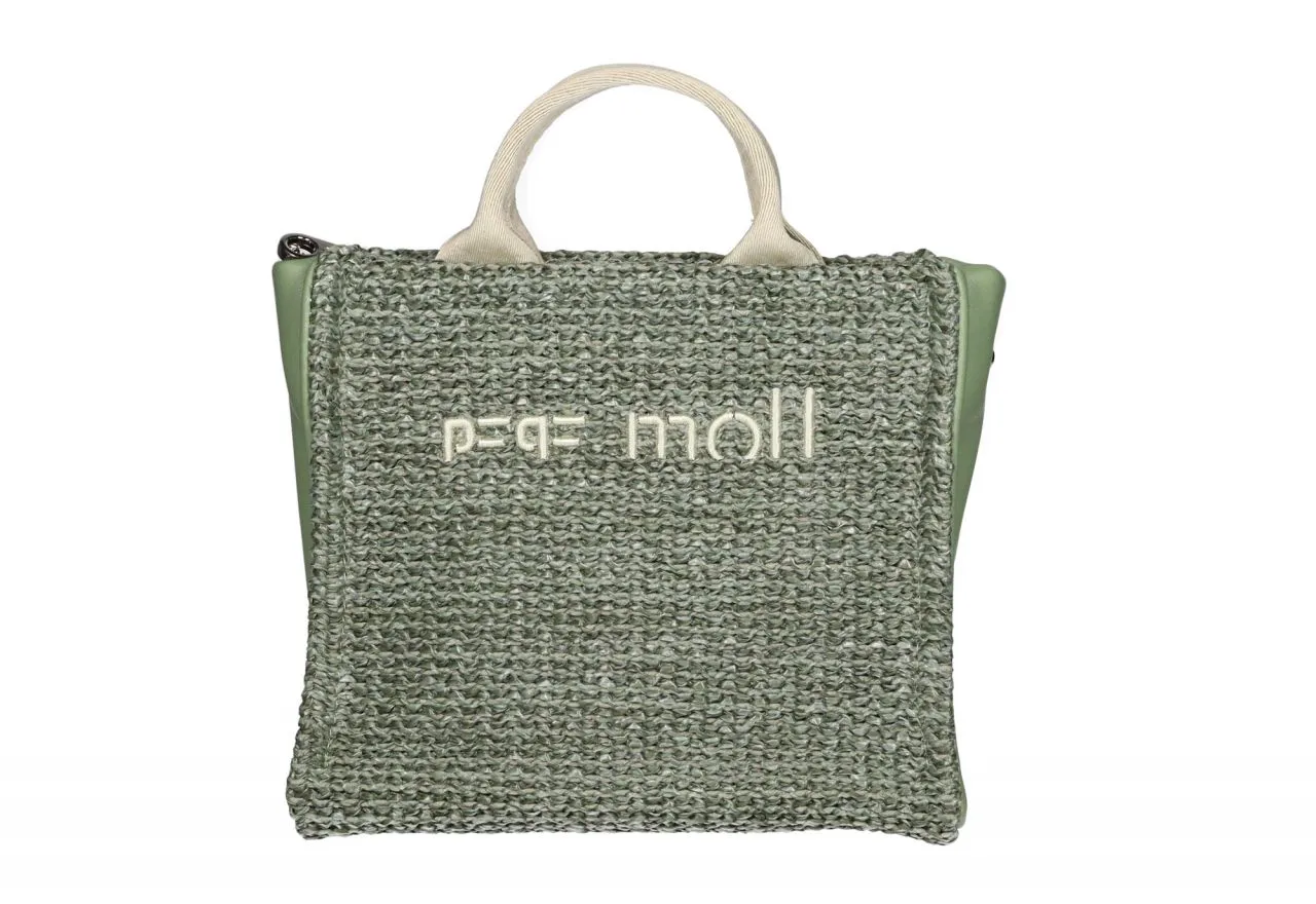 Bolsito Mano Trenzado Verde Bordado Logo y Asas Beige