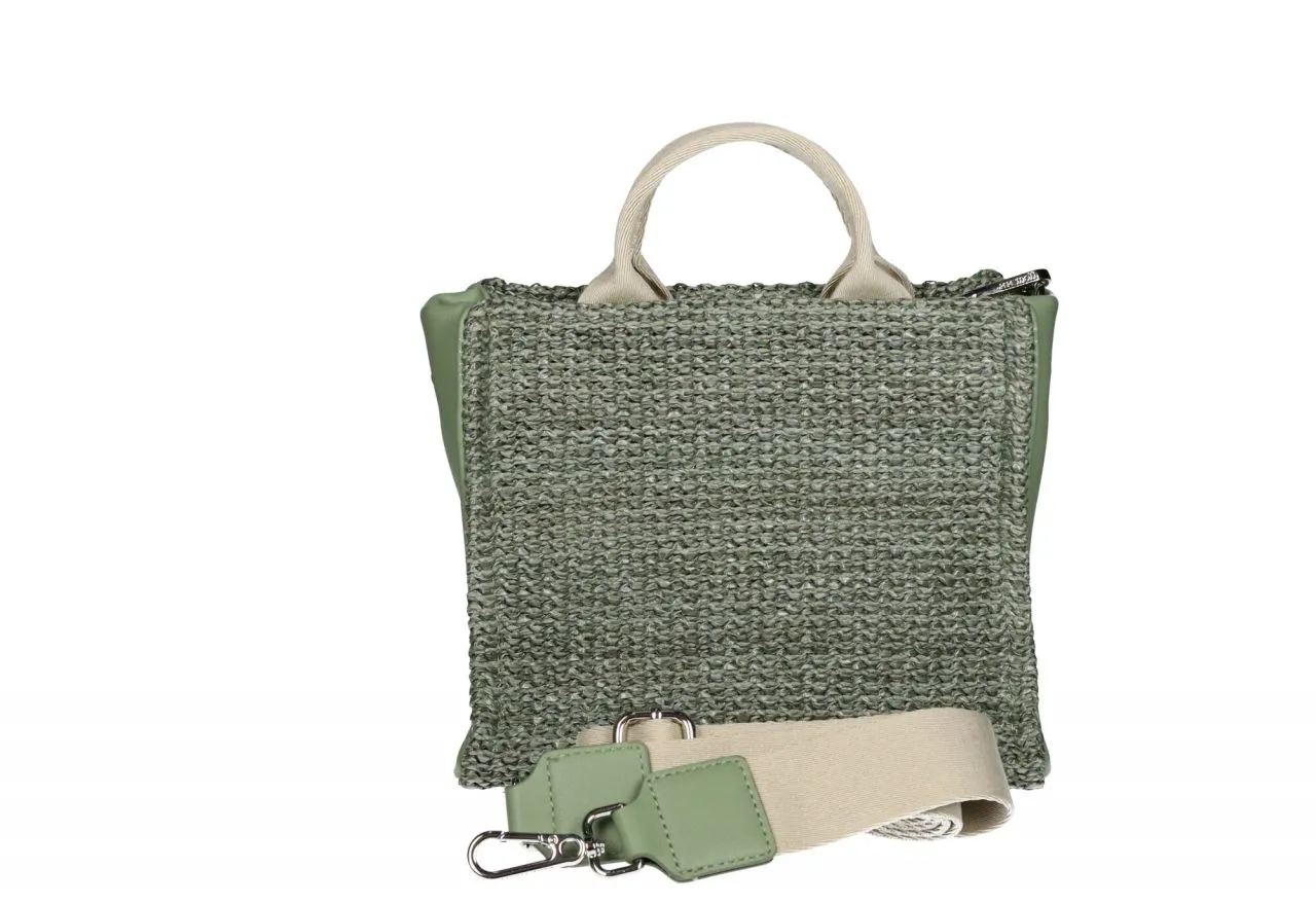 Bolsito Mano Trenzado Verde Bordado Logo y Asas Beige