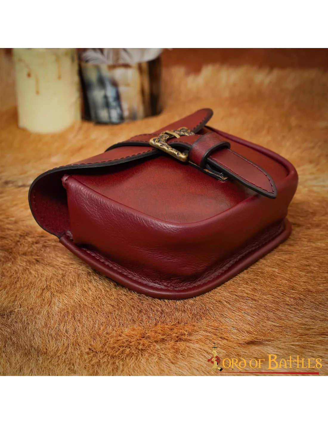 Bolso de cuero con hebilla Celta de latón, acabado rojizo