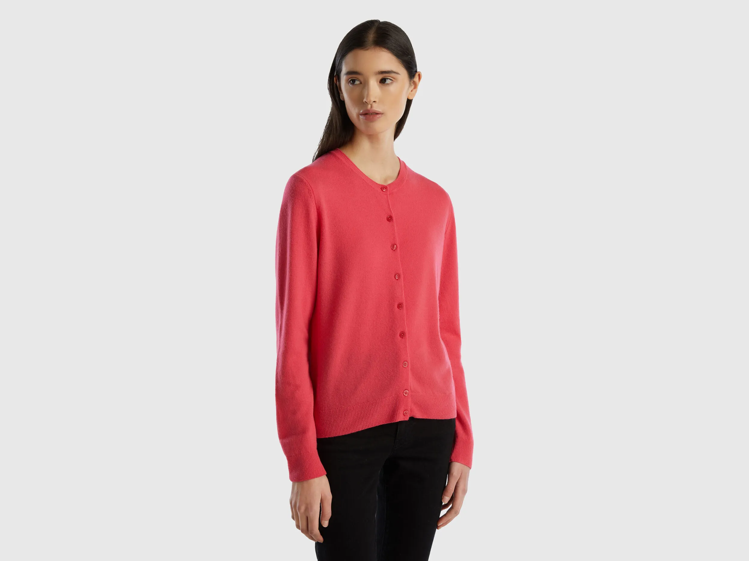 Cárdigan de cuello redondo fucsia de pura lana merina