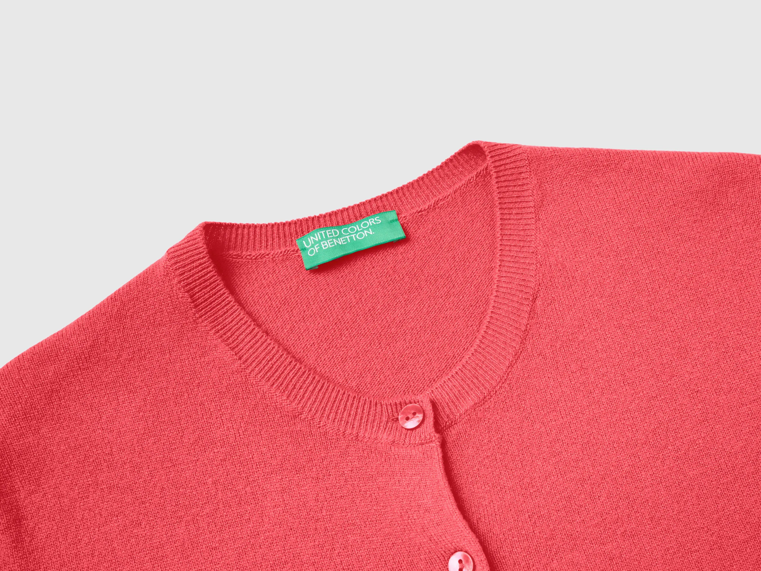 Cárdigan de cuello redondo fucsia de pura lana merina
