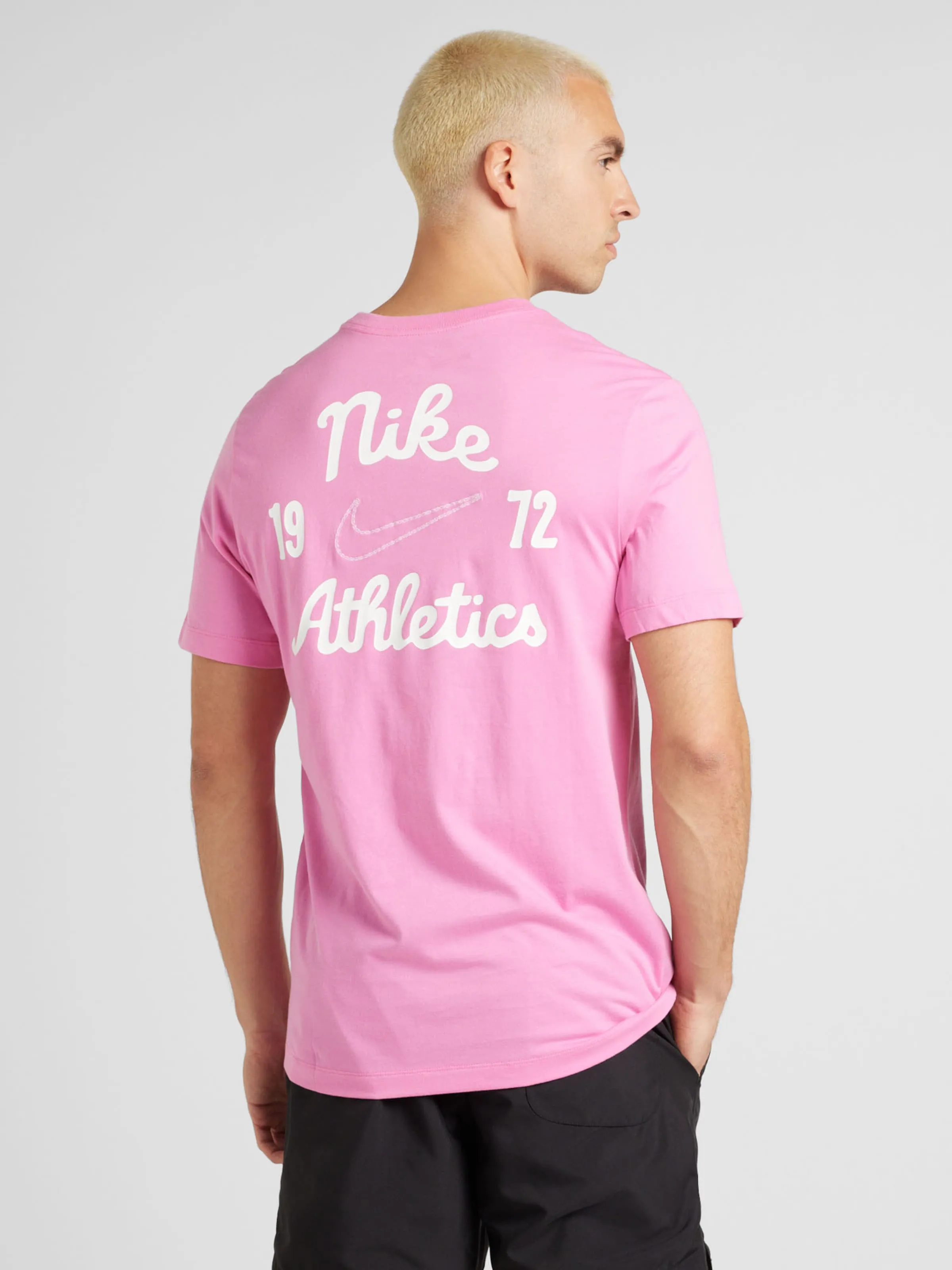 Camiseta 'CLUB' Nike Sportswear en Rosa