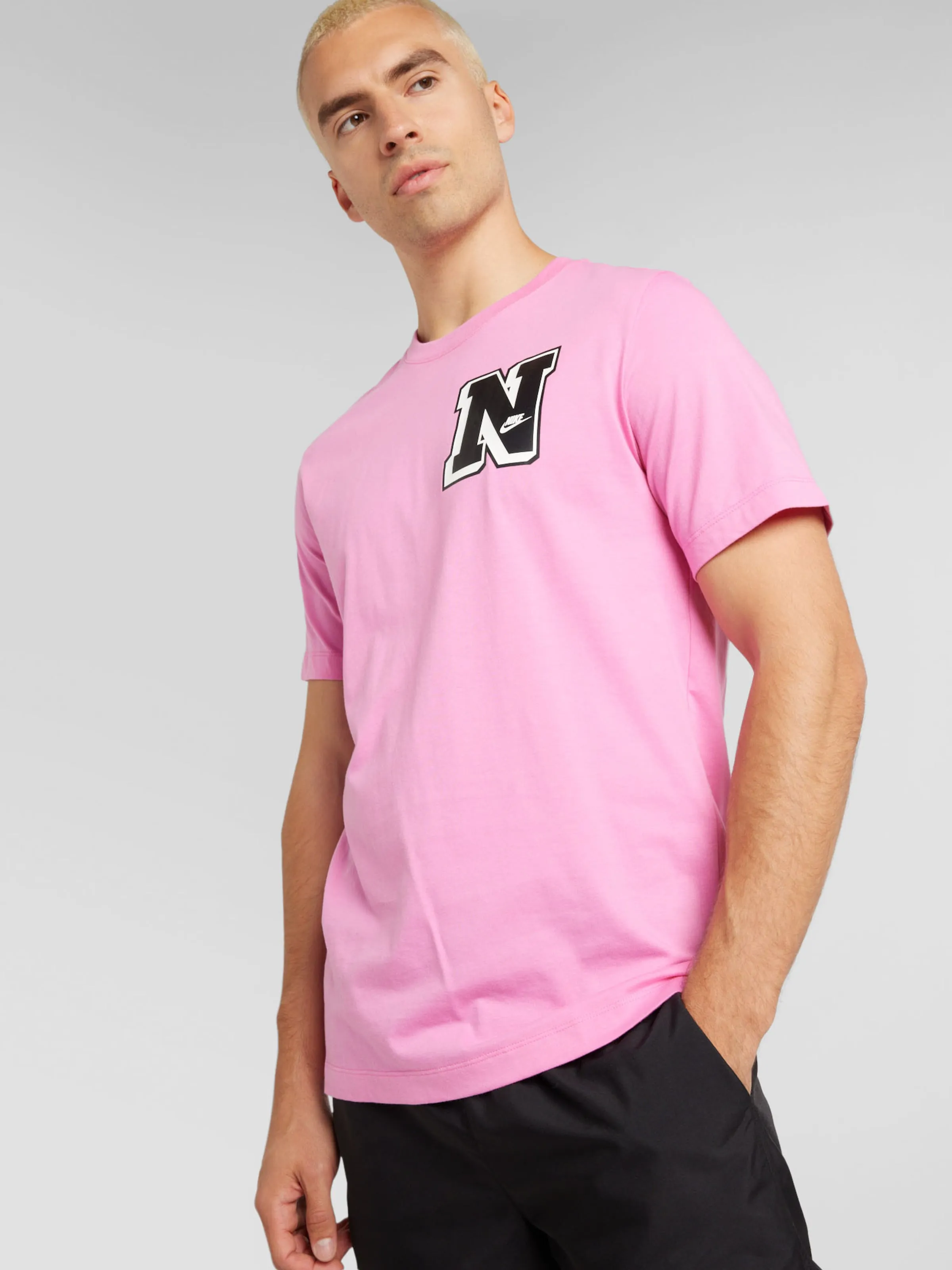 Camiseta 'CLUB' Nike Sportswear en Rosa