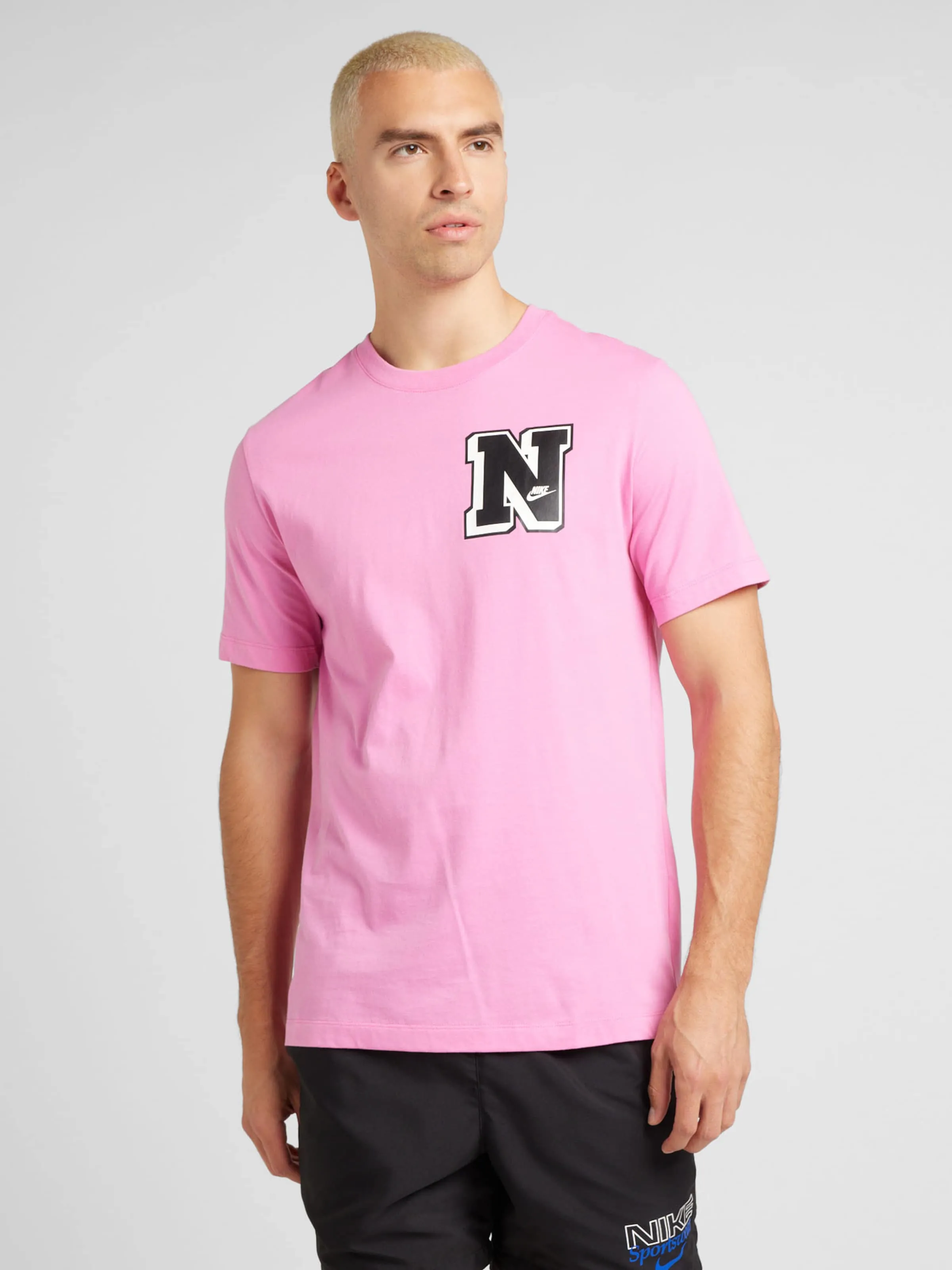 Camiseta 'CLUB' Nike Sportswear en Rosa