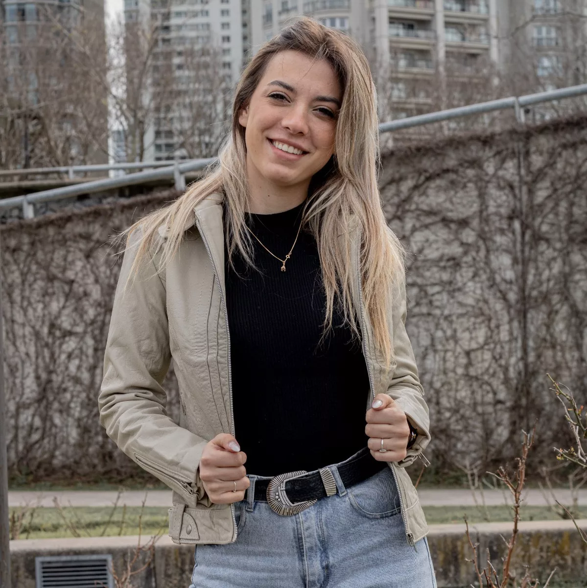 CAMPERA DE CUERO VACUNO 100% LEGITIMO DE MUJER AZUL  121