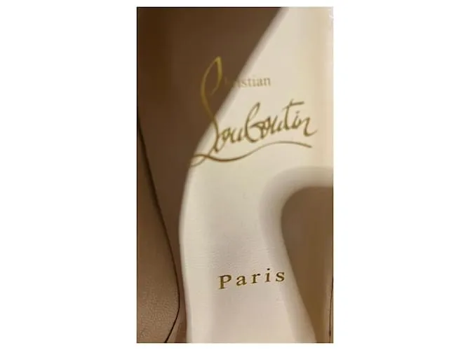 Christian Louboutin Zapatos de tacón Negro 