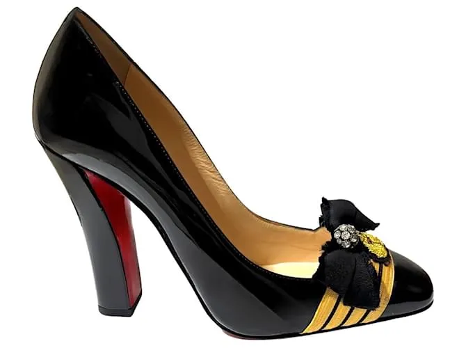 Christian Louboutin Zapatos de tacón Negro 