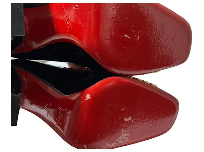 Christian Louboutin Zapatos de tacón Negro 