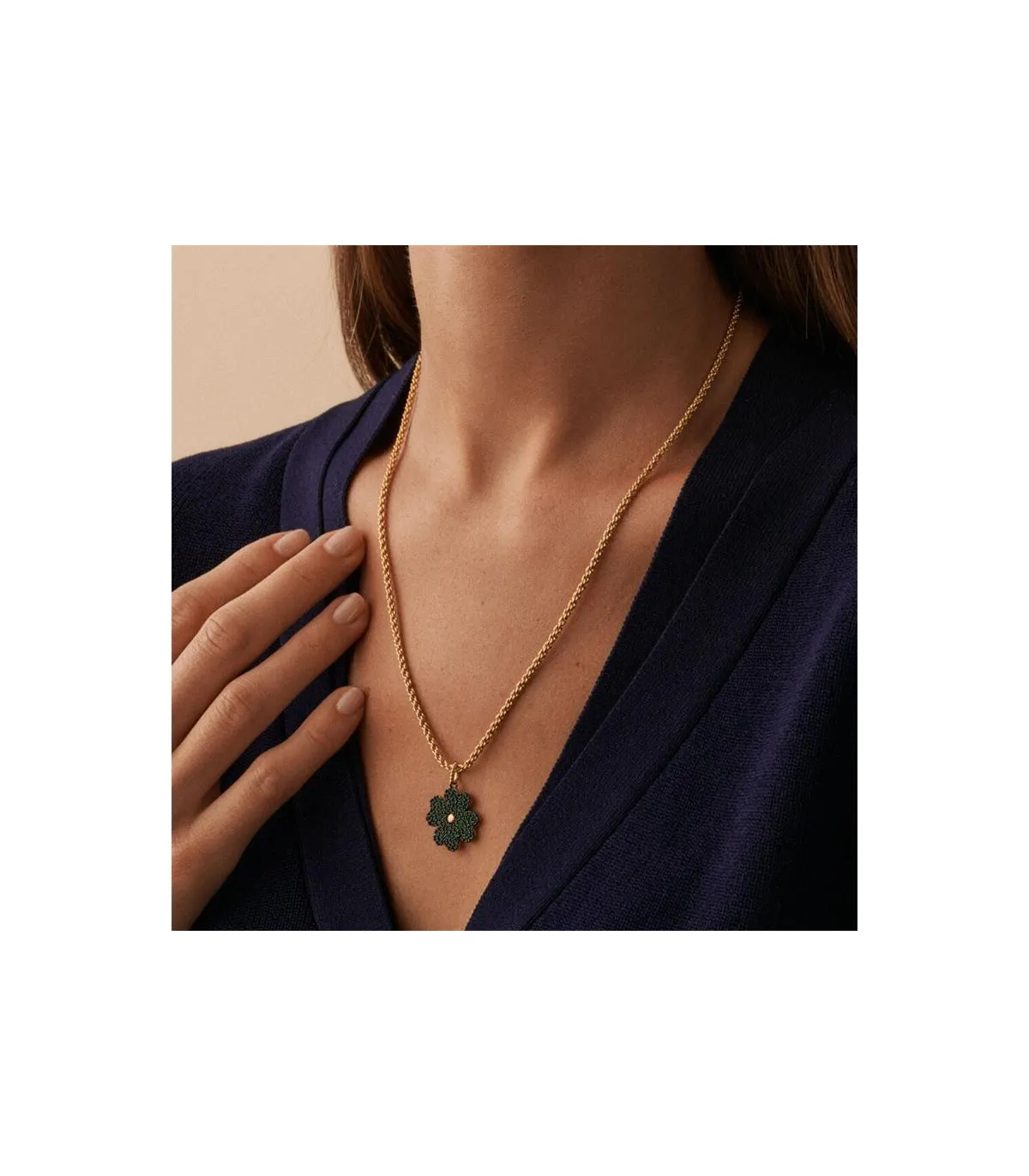 COLGANTE AGATHA TRéBOL PAVé VERDE ACABADO DORADO  2880033658TU