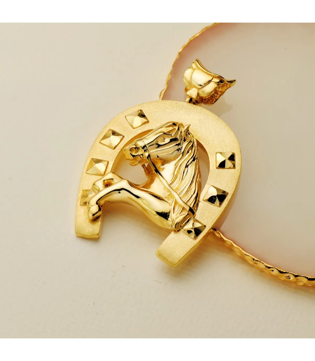 Colgante Herradura Silueta Caballo Oro 18K 48mm
