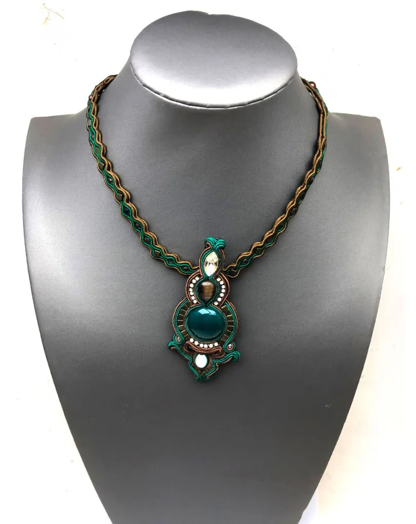 COLLARES CORTOS MUJER DE DISEÑO COLOR VERDE