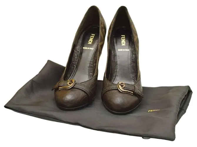 Fendi Zapatos de tacón Castaño 