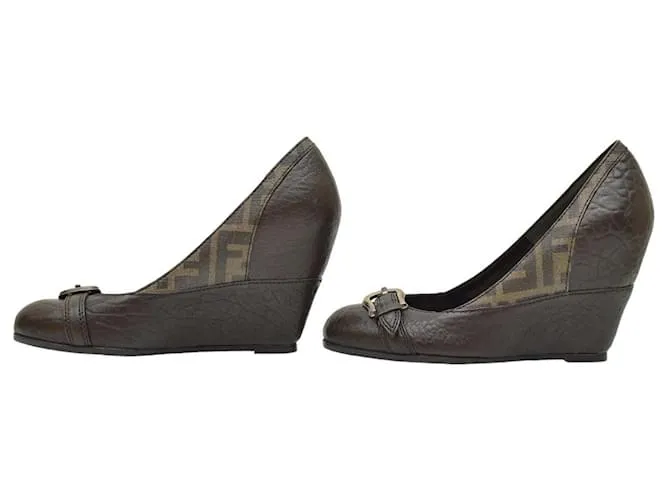 Fendi Zapatos de tacón Castaño 