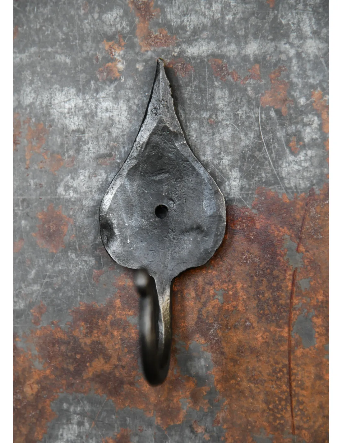 Gancho medieval de pared forjado a mano, diseño hoja