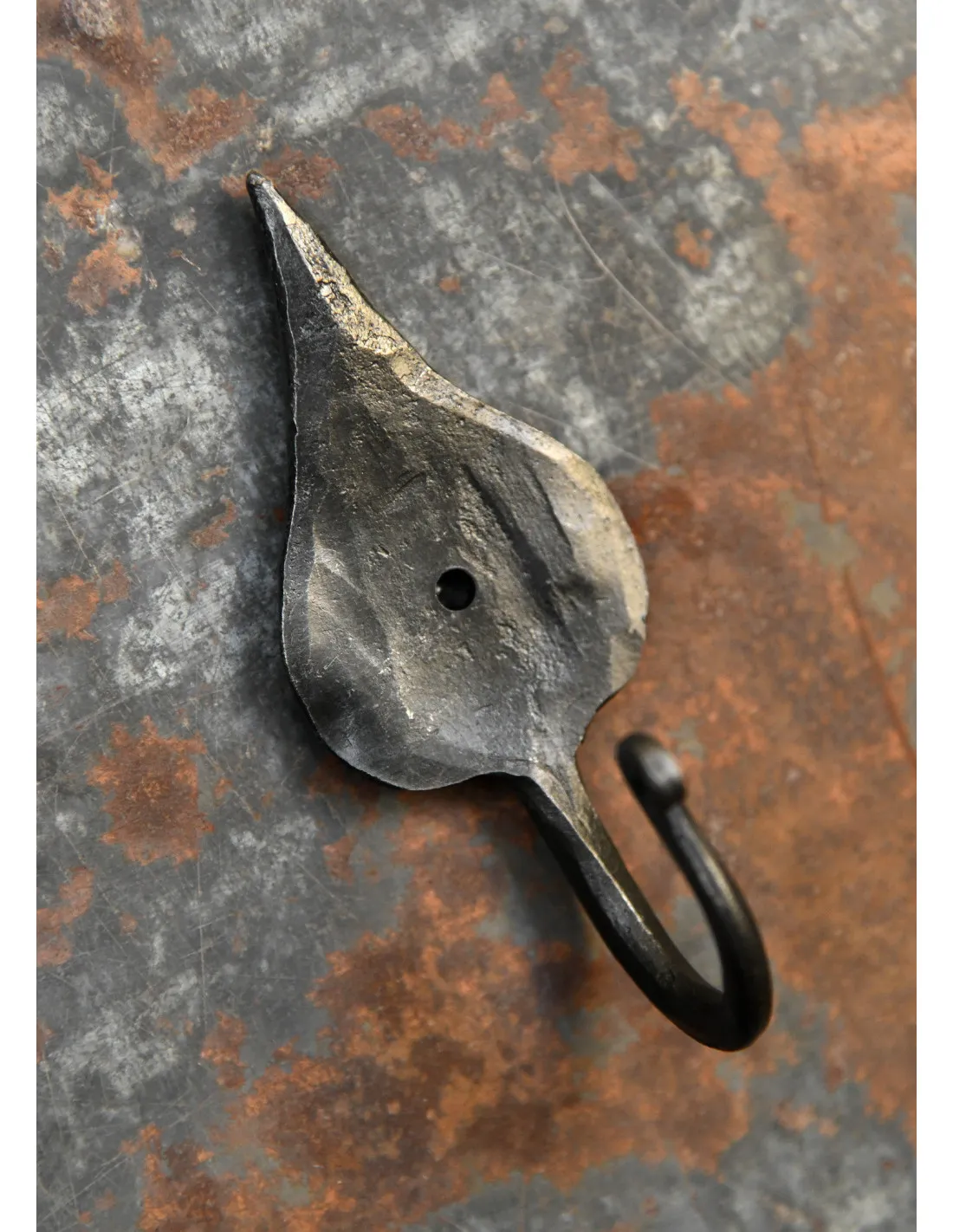 Gancho medieval de pared forjado a mano, diseño hoja