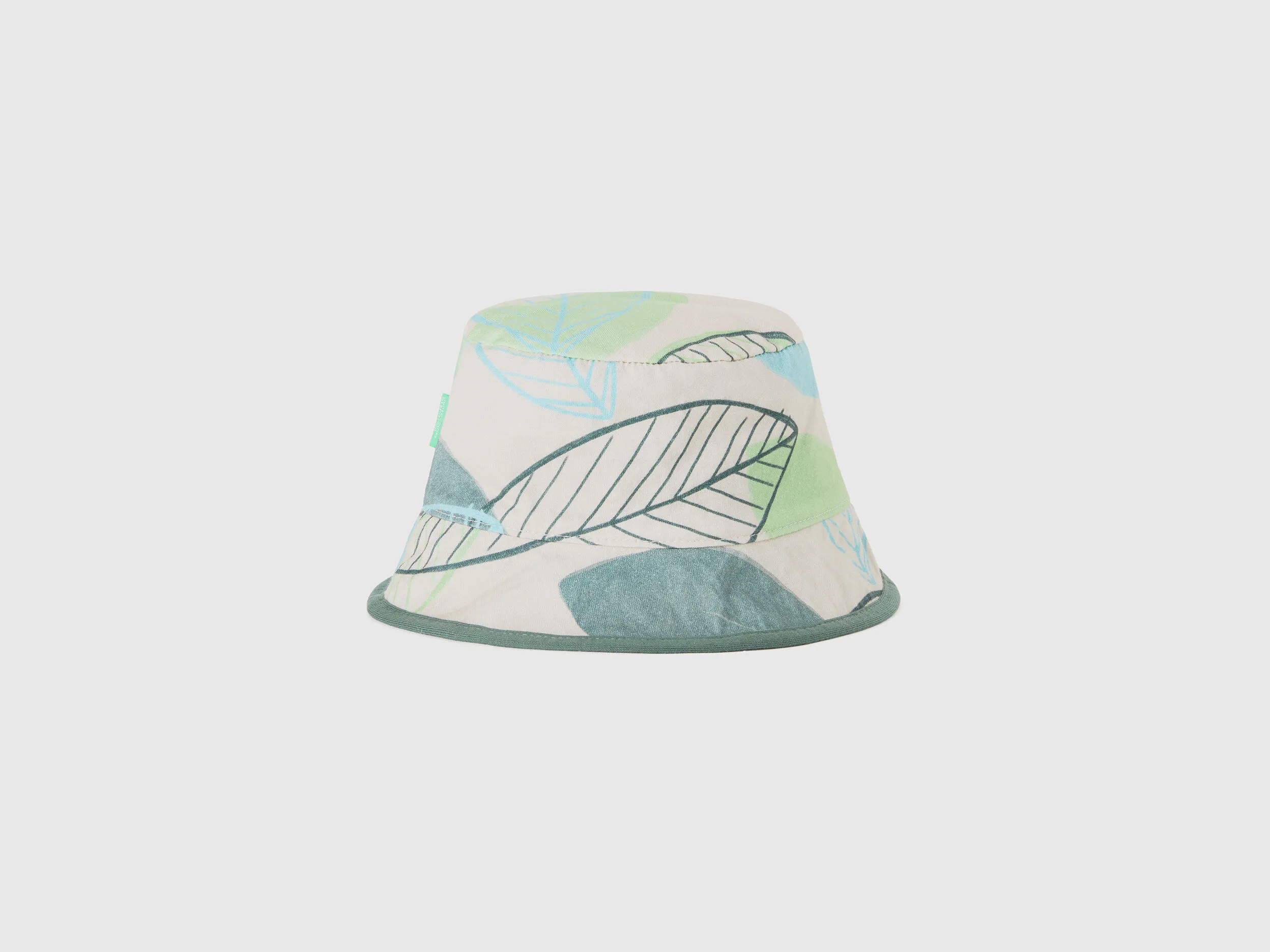 Gorro reversible con estampado de hojas