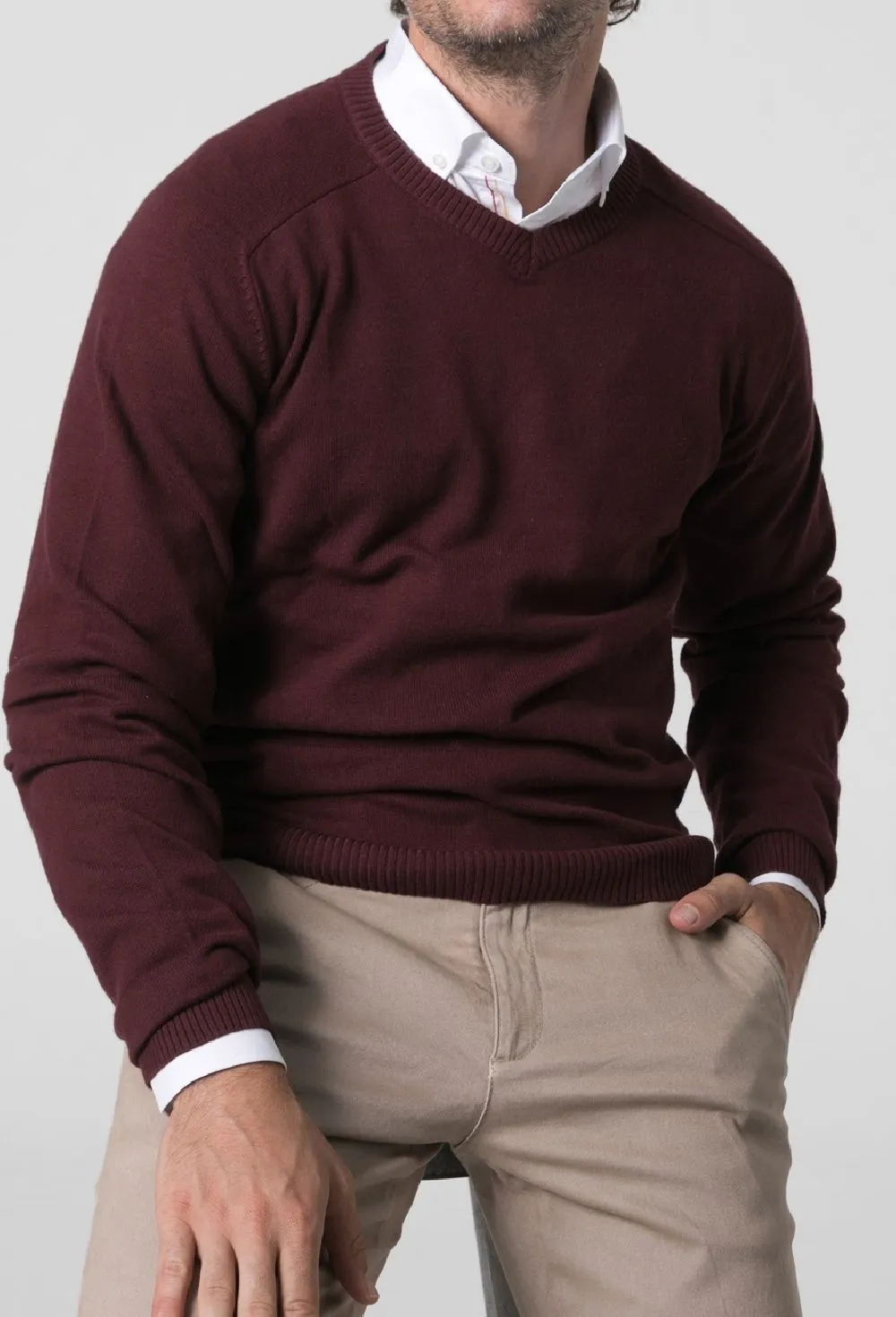 Jersey cuello pico granate de hombre