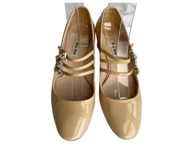Miu Miu Zapatos de tacón Beige 