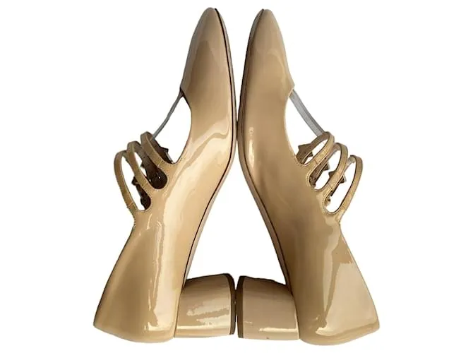 Miu Miu Zapatos de tacón Beige 