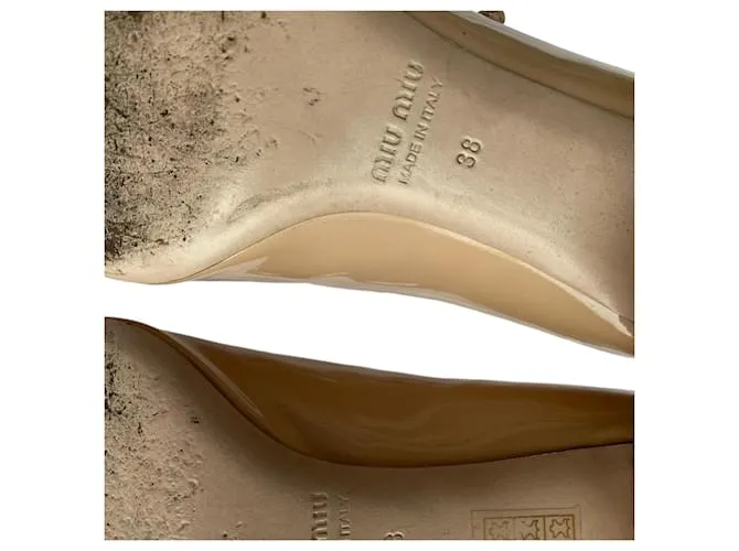 Miu Miu Zapatos de tacón Beige 