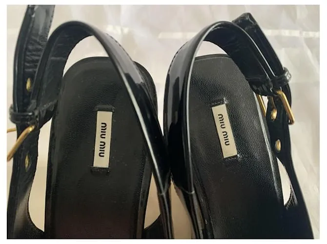 Miu Miu Zapatos de tacón Negro 