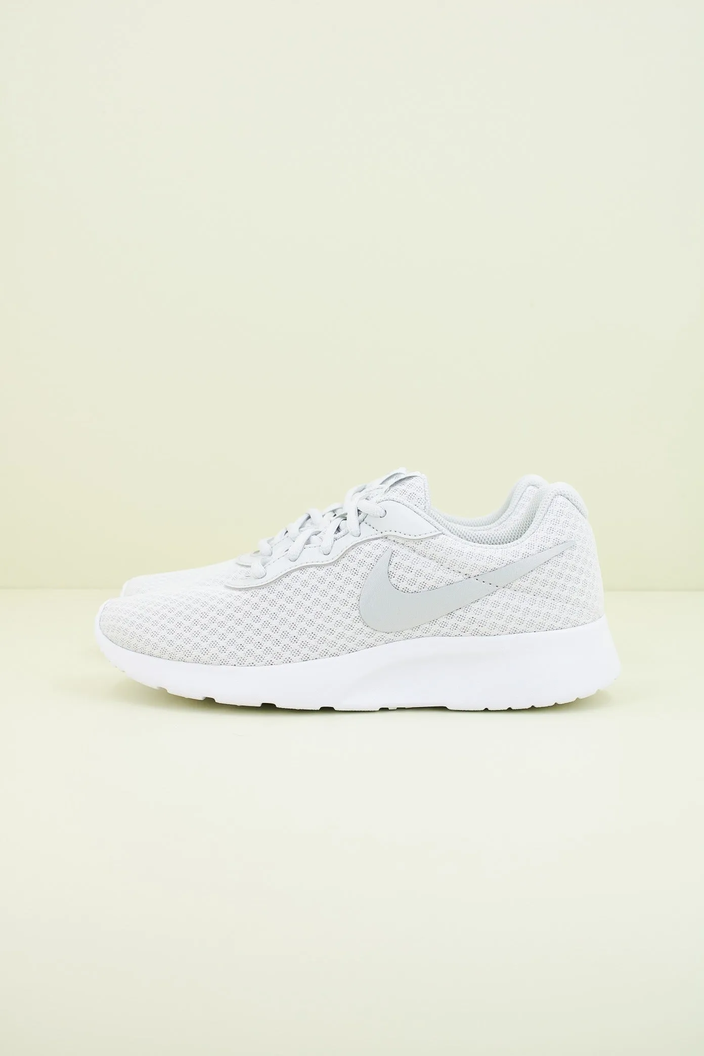NIKE TANJUN