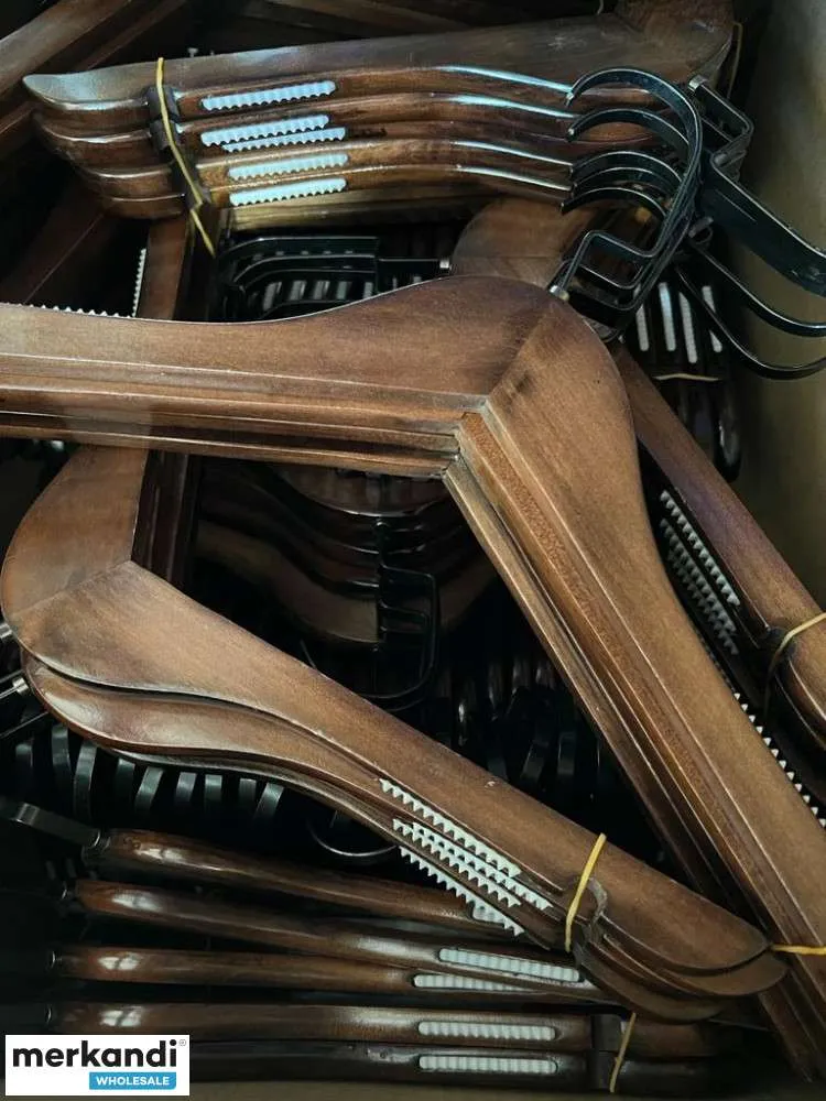 Perchas de madera a granel a la venta: variedades de marrón oscuro y marrón claro disponibles