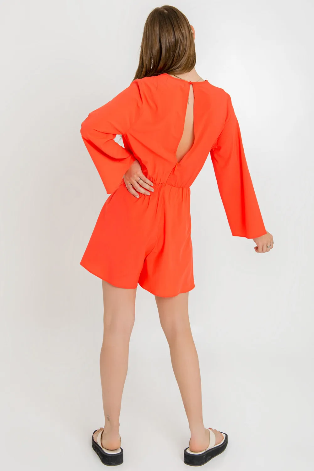 Playsuit de manga larga escote v con plisados