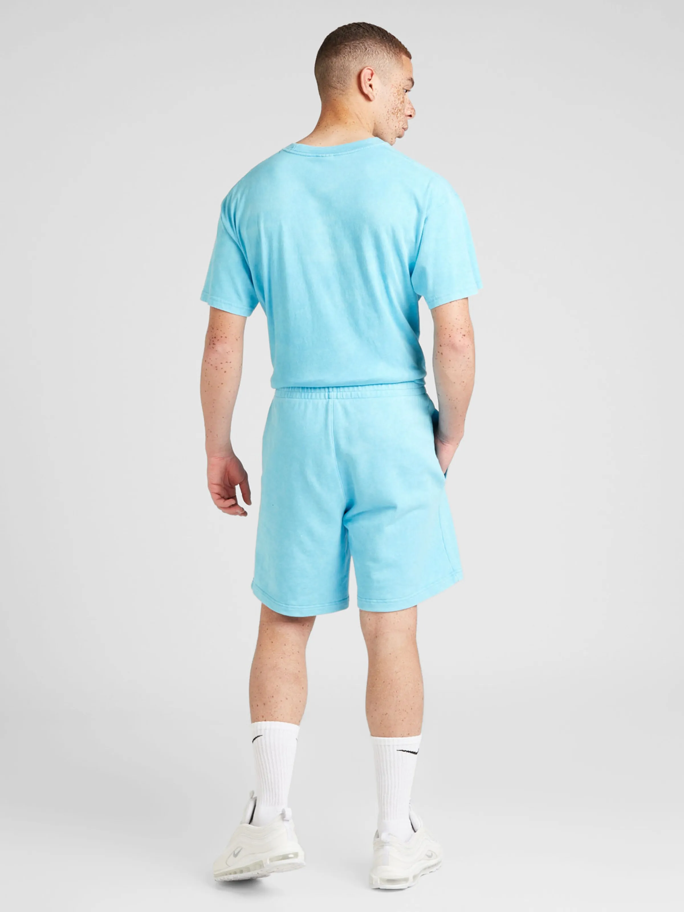 regular Pantalón 'CLUB' Nike Sportswear en Azul Claro