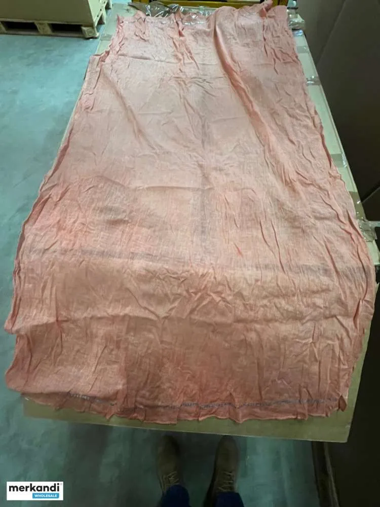 SOLO EXPORTACIÓN: KILOGRAMOS DE ROPA  9 PALETAS  MEZCLA BUFANDAS / CAMISETAS PARA