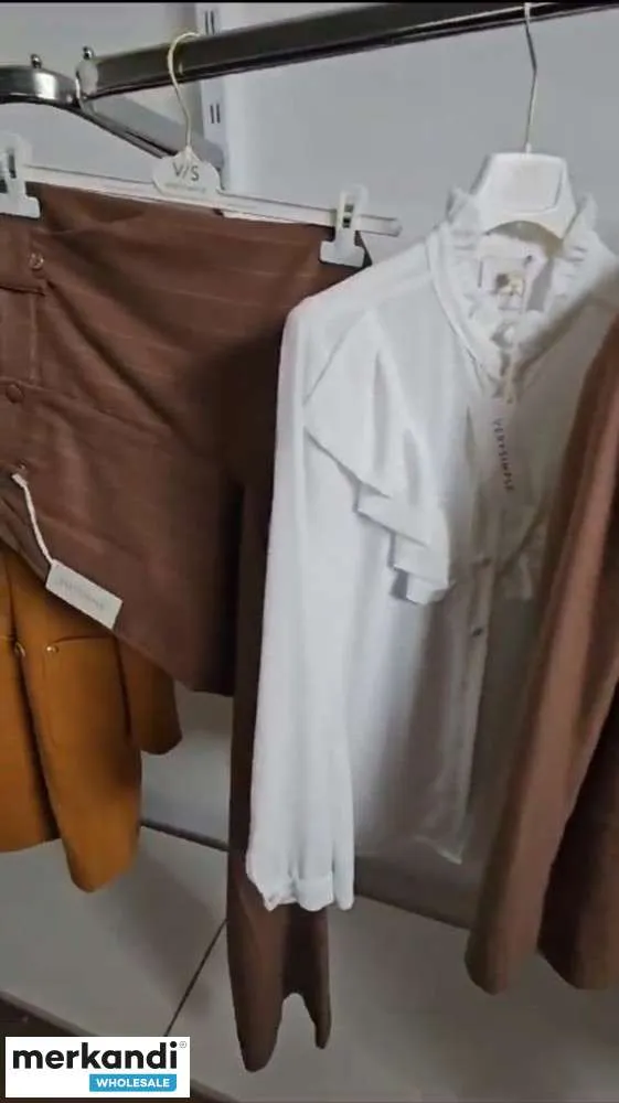 STOCK LOTE ROPA FIRMADA MUY SIMPLE