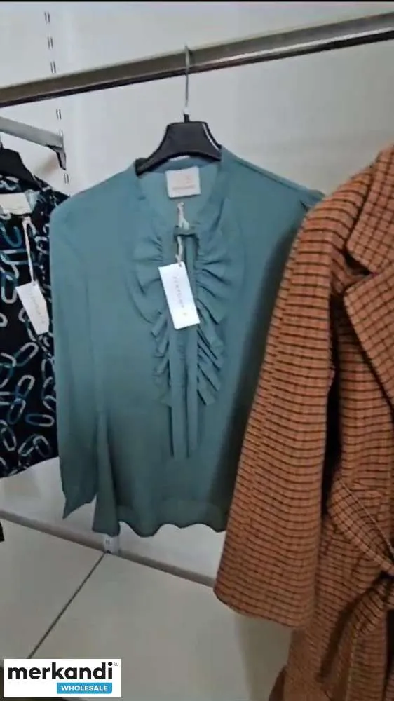 STOCK LOTE ROPA FIRMADA MUY SIMPLE