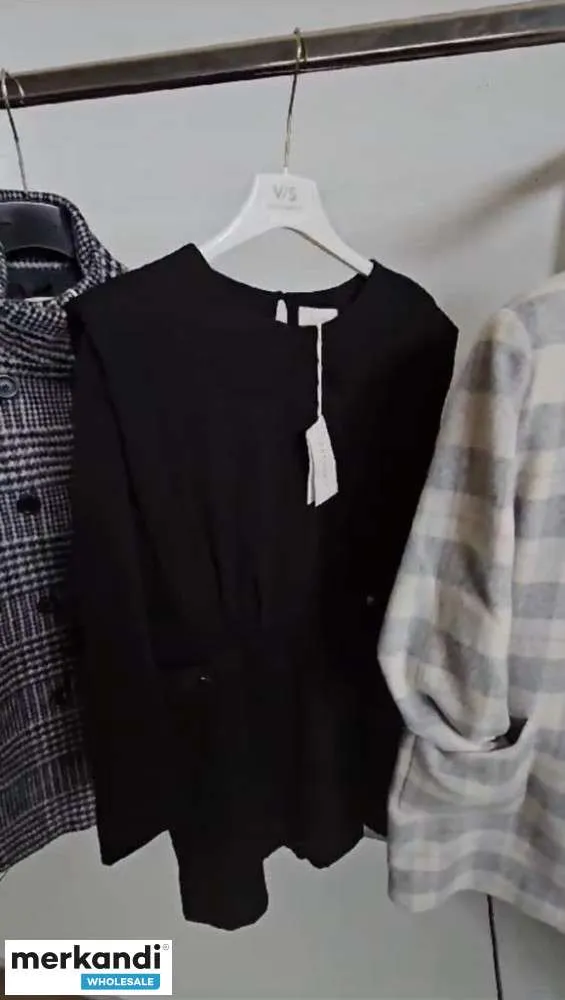 STOCK LOTE ROPA FIRMADA MUY SIMPLE