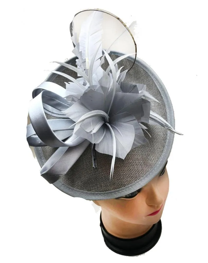 TOCADOS BODA GRISES CON ELEGANTE DISEÑO DE PLUMAS