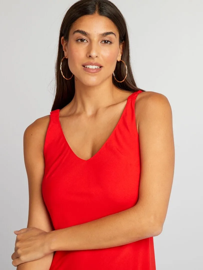 VESTIDO VAPOROSO CON CUELLO DE PICO  ROJO