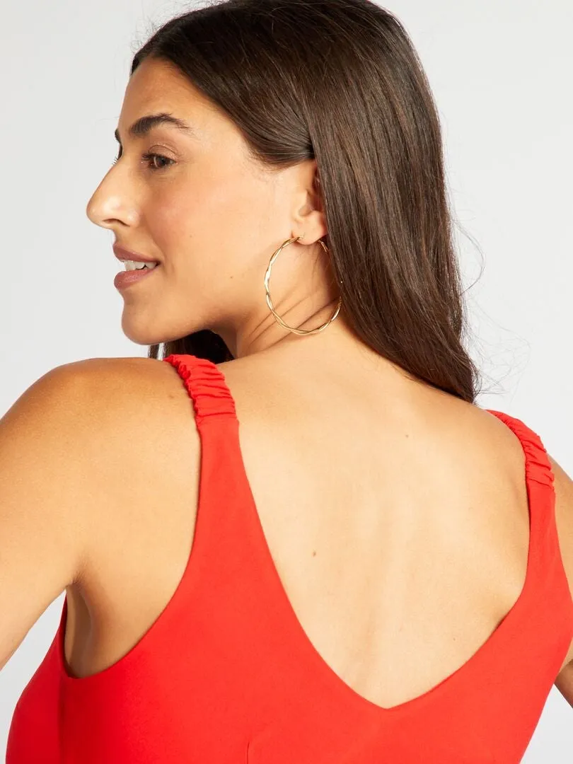 VESTIDO VAPOROSO CON CUELLO DE PICO  ROJO