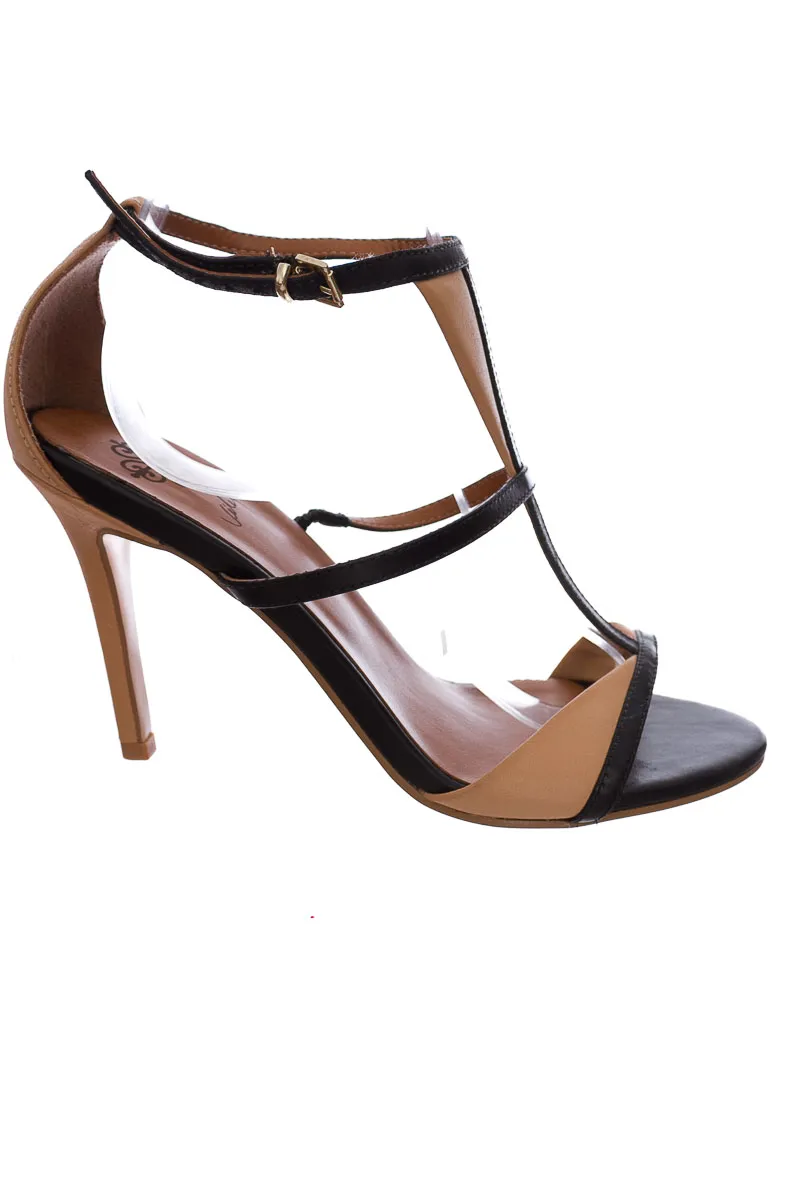 ZAPATOS COLOR BEIGE  VéLEZ