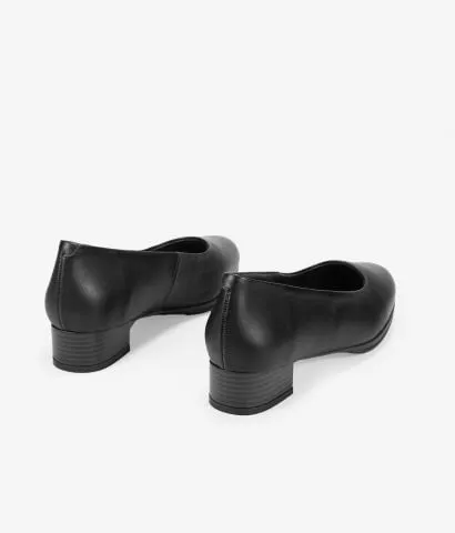 Zapatos de tacón rojos en piel